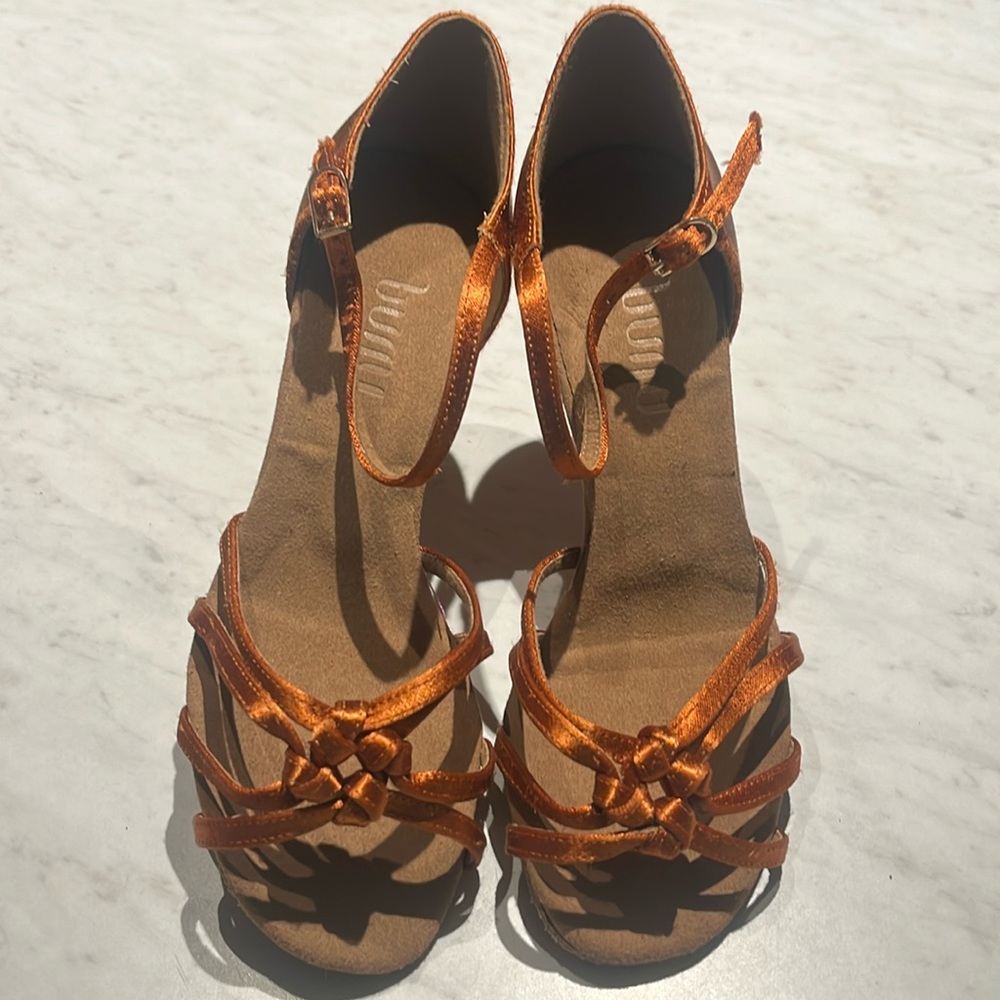 Woman’s dance shoes.suede bottoms